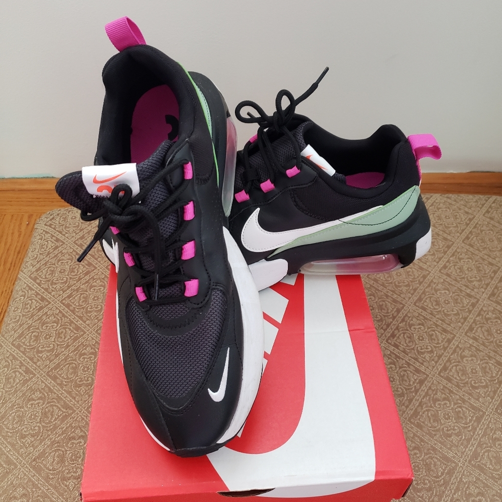 Gently Used Nike Air Max Verona Black Cosmic Fuchsia Size 11